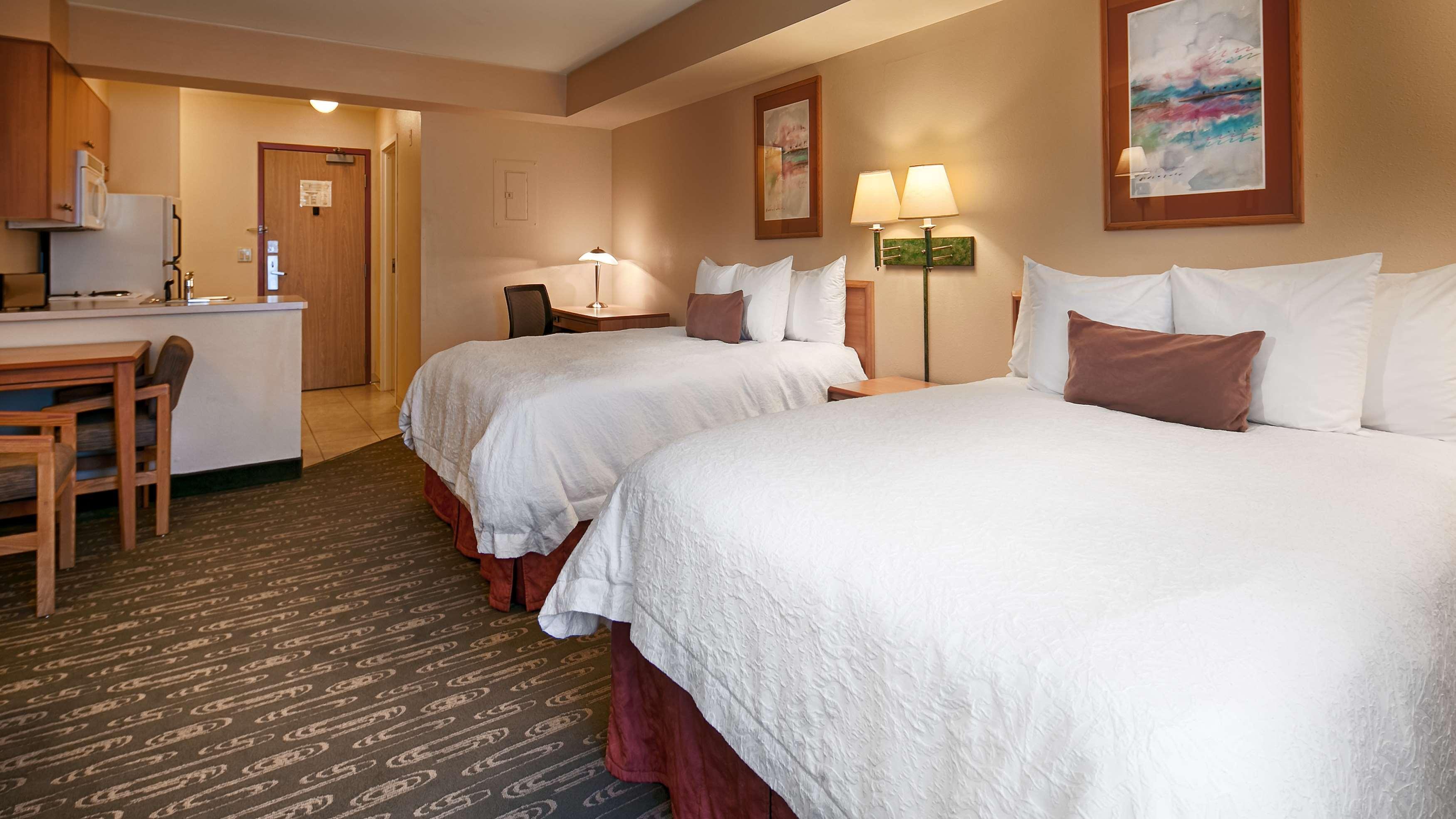 Executive Residency By Western Navigator & Everett