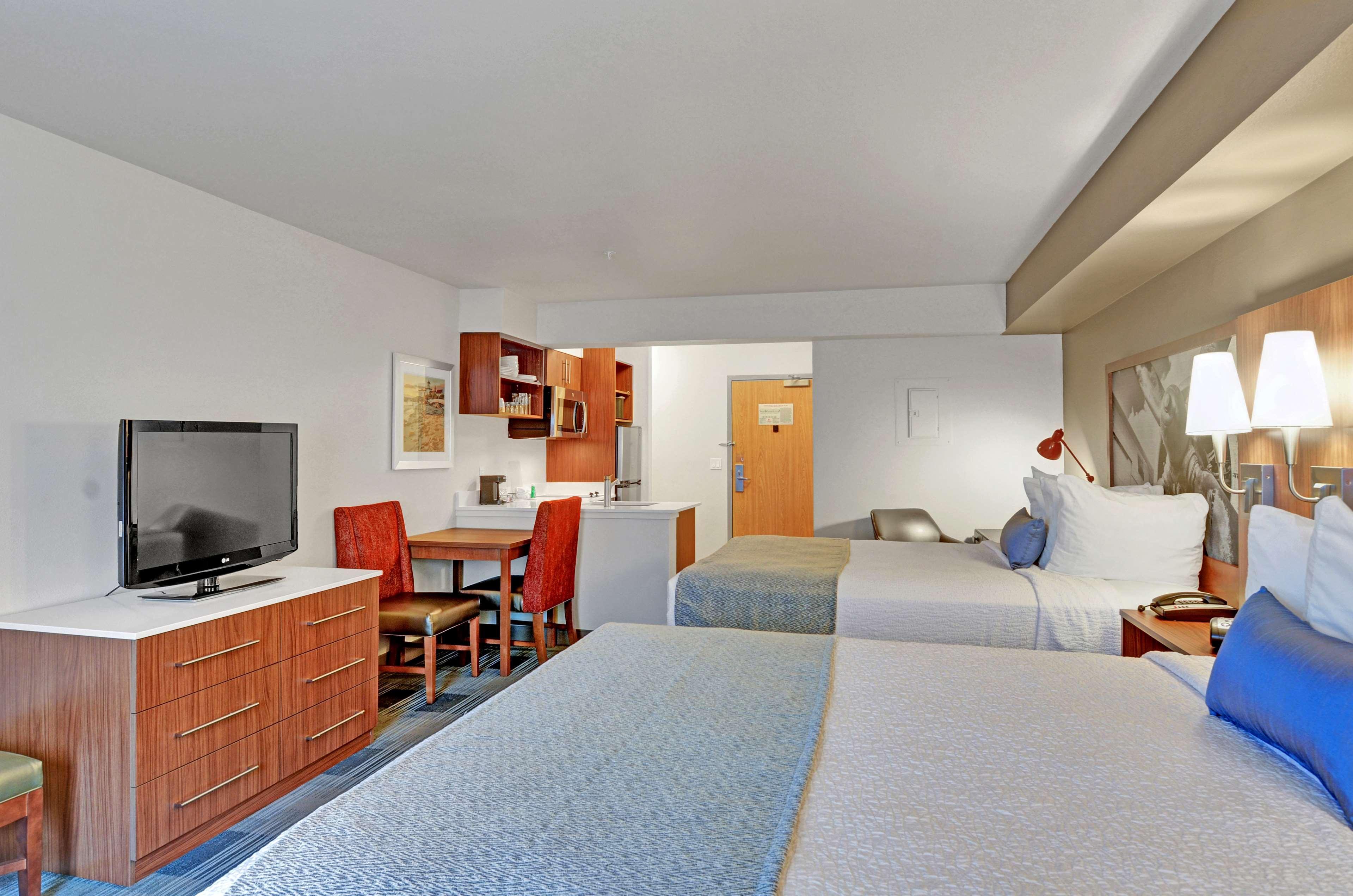 Executive Residency By Western Navigator & Hotel