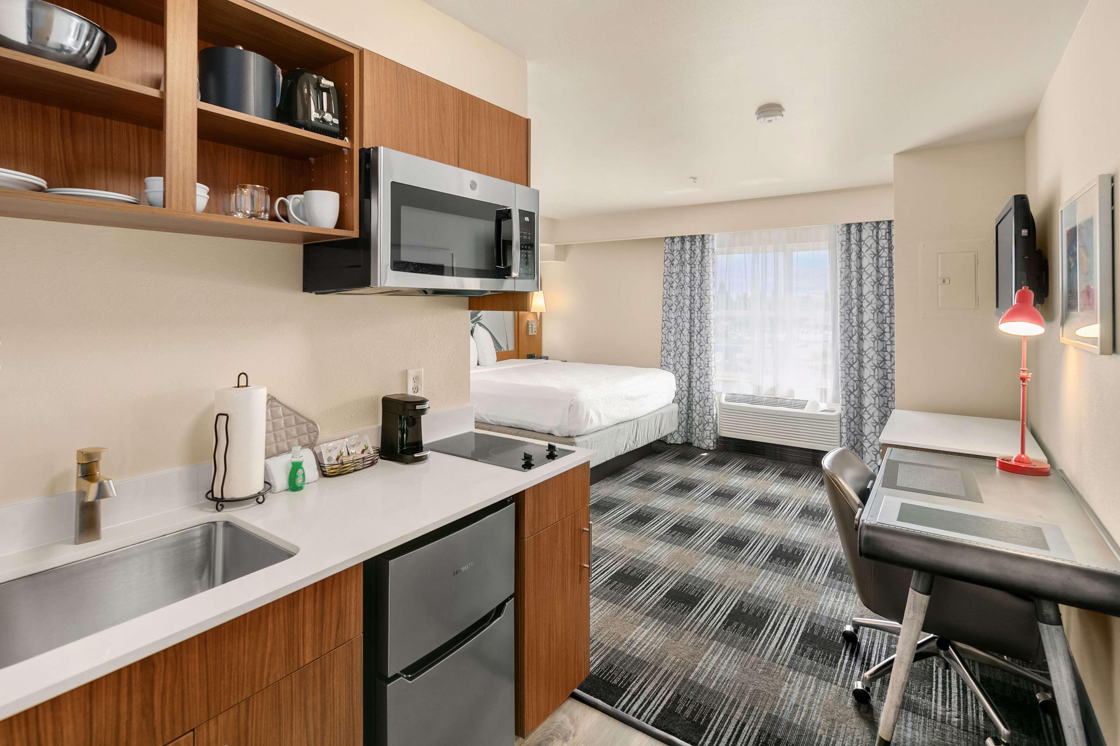 Executive Residency By Western Navigator & 3* Everett