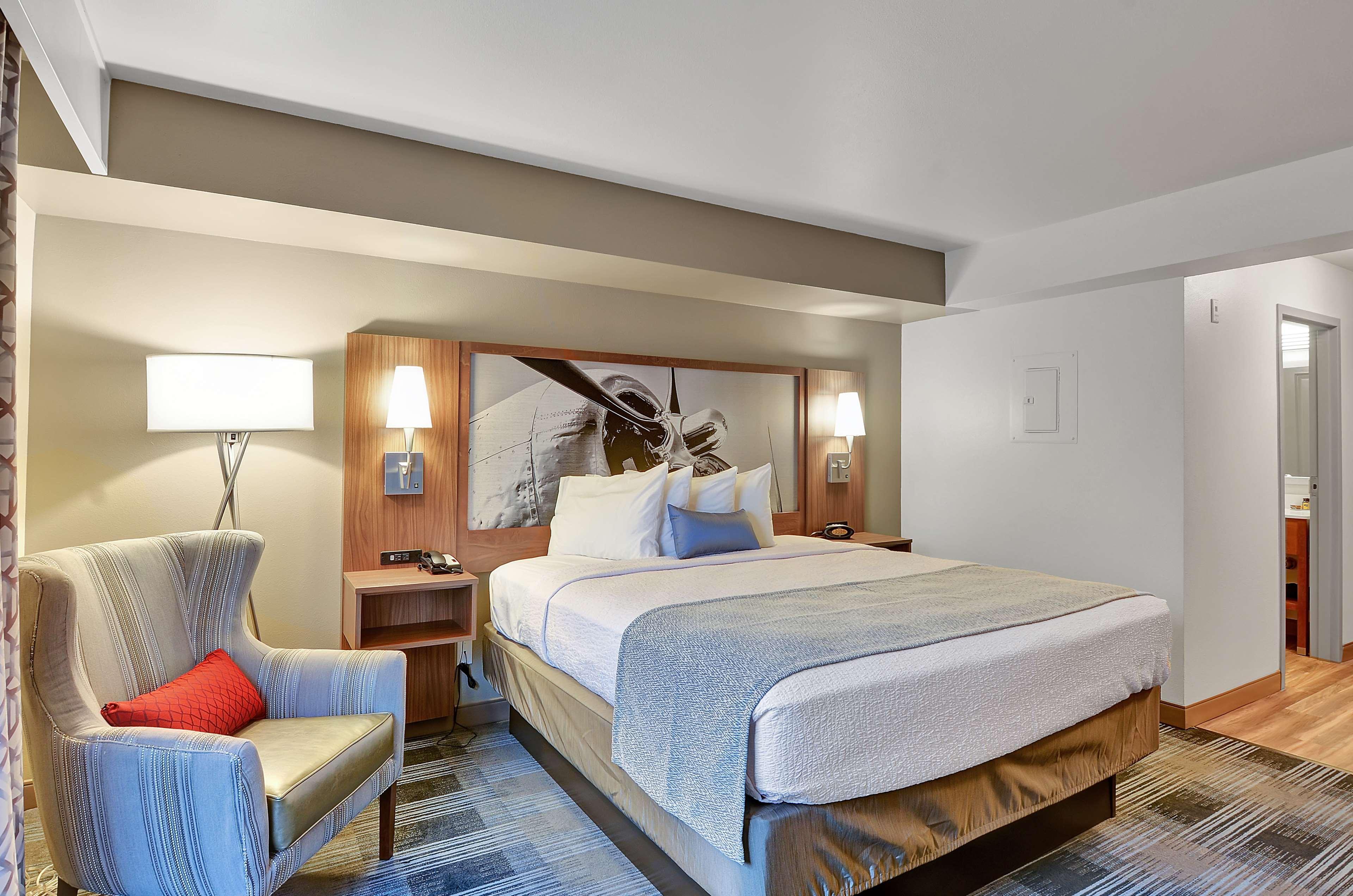 Executive Residency By Western Navigator & 3*