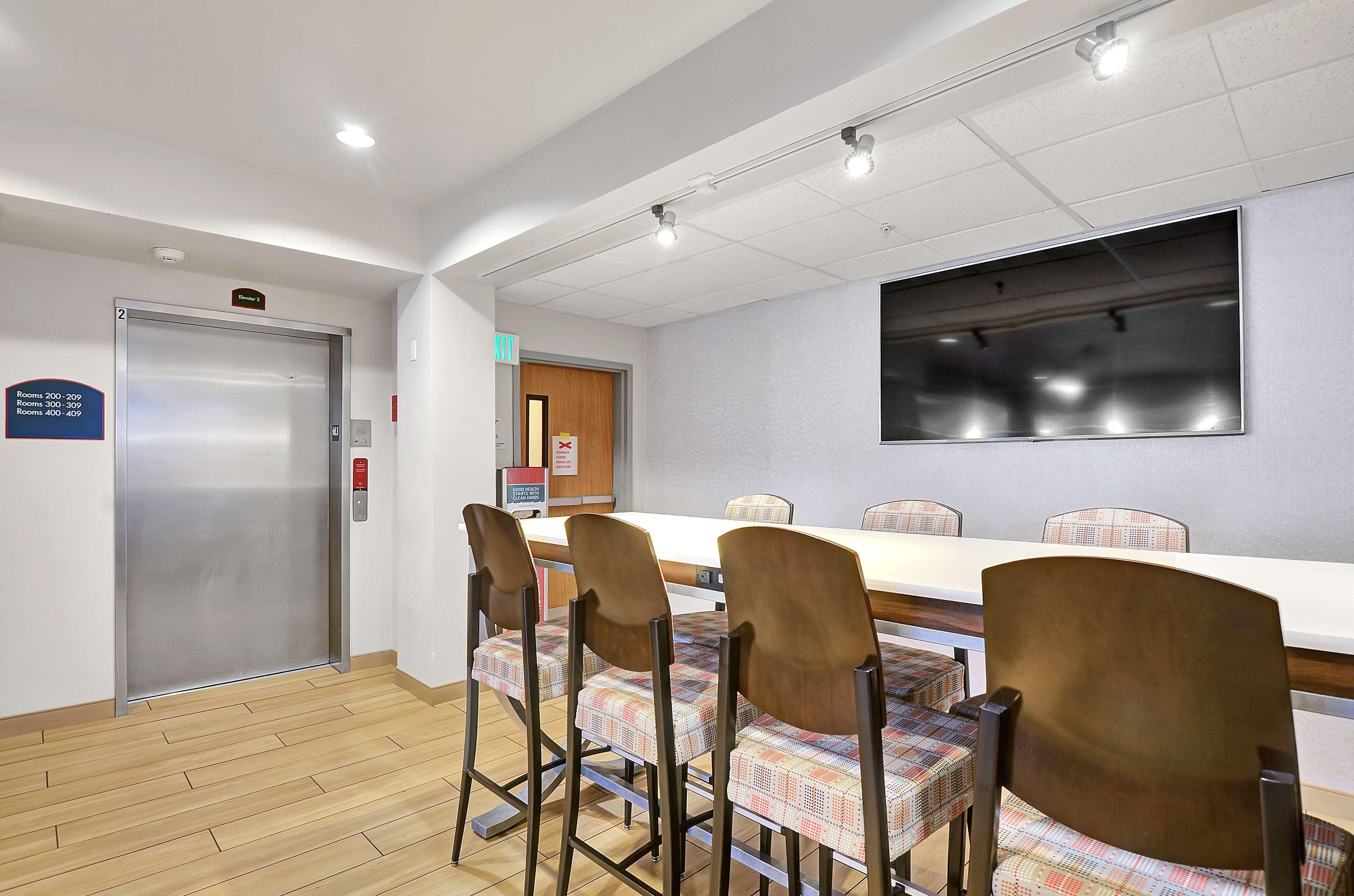 Executive Residency By Western Navigator & 3* Everett