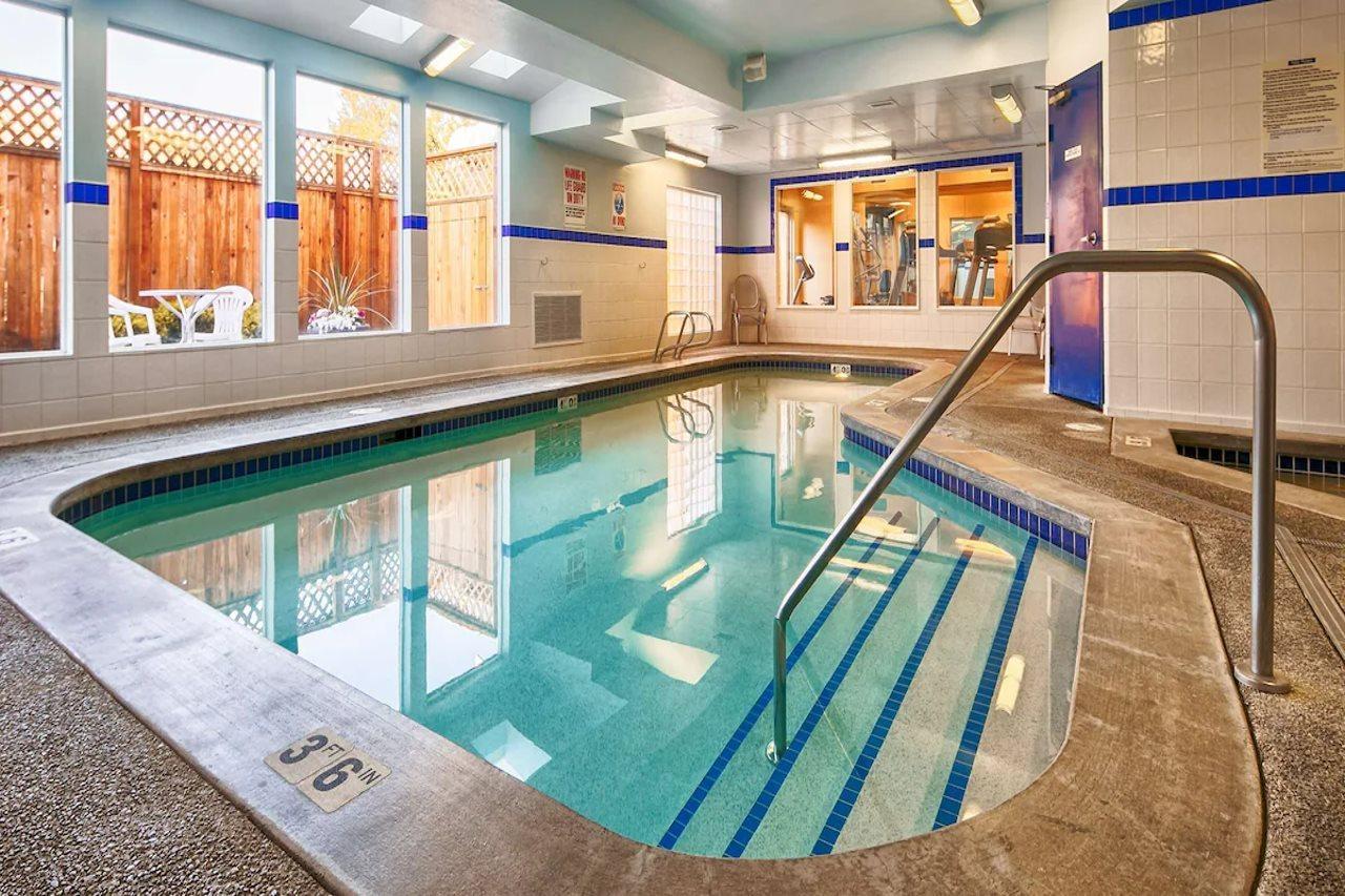 Executive Residency By Western Navigator & Everett