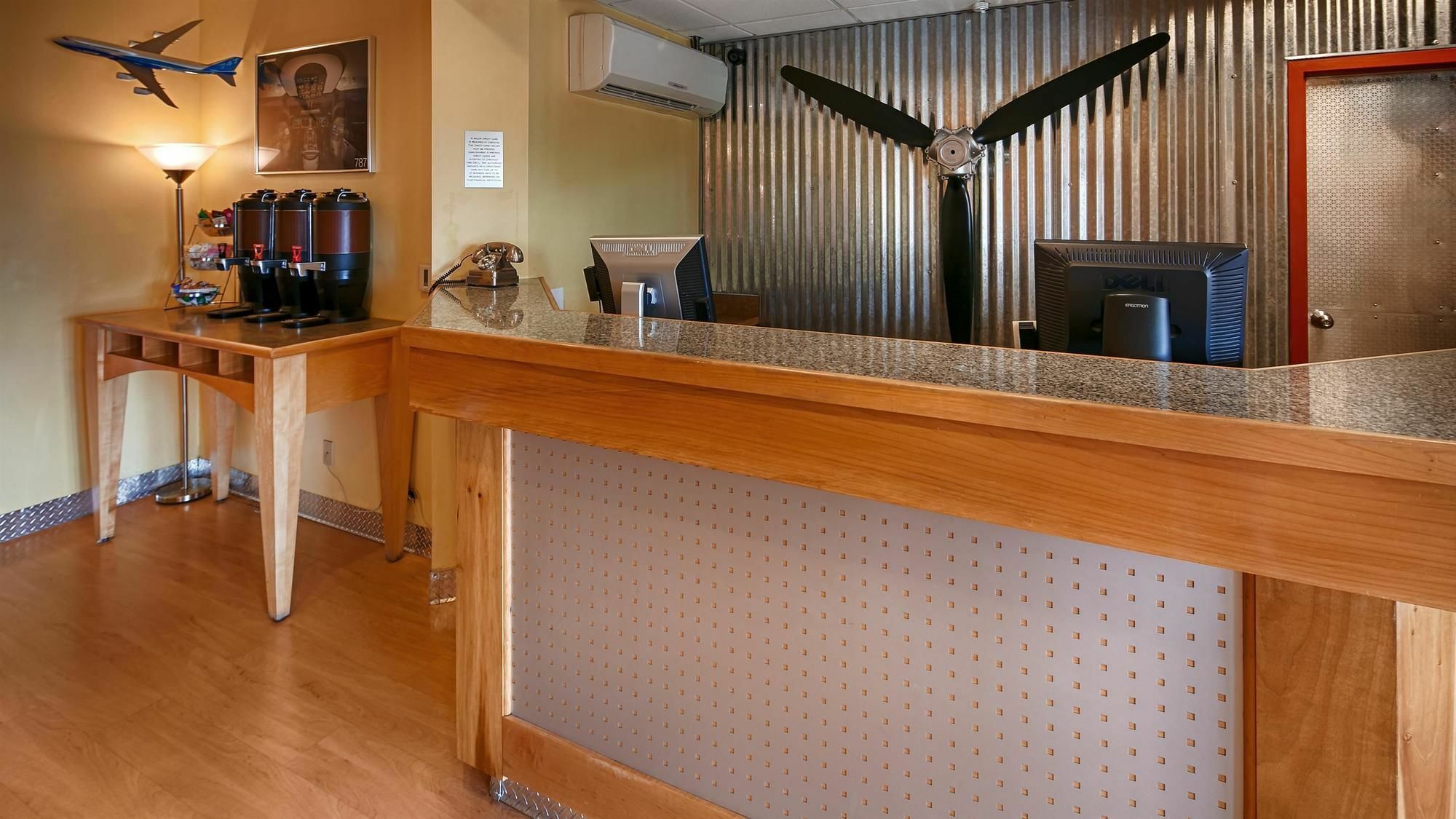 Executive Residency By Western Navigator & Hotel Everett